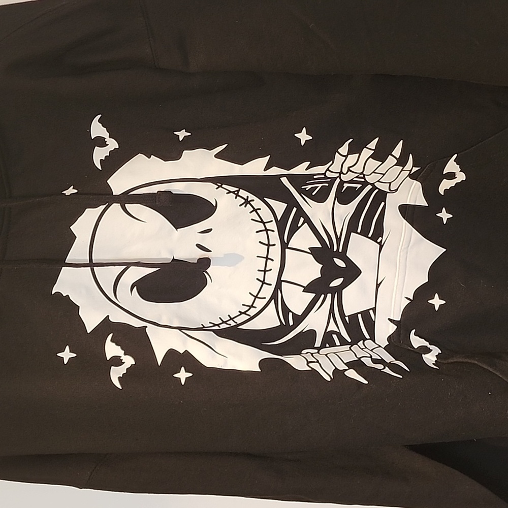 Womens size XL hoodie with skull on it by talha